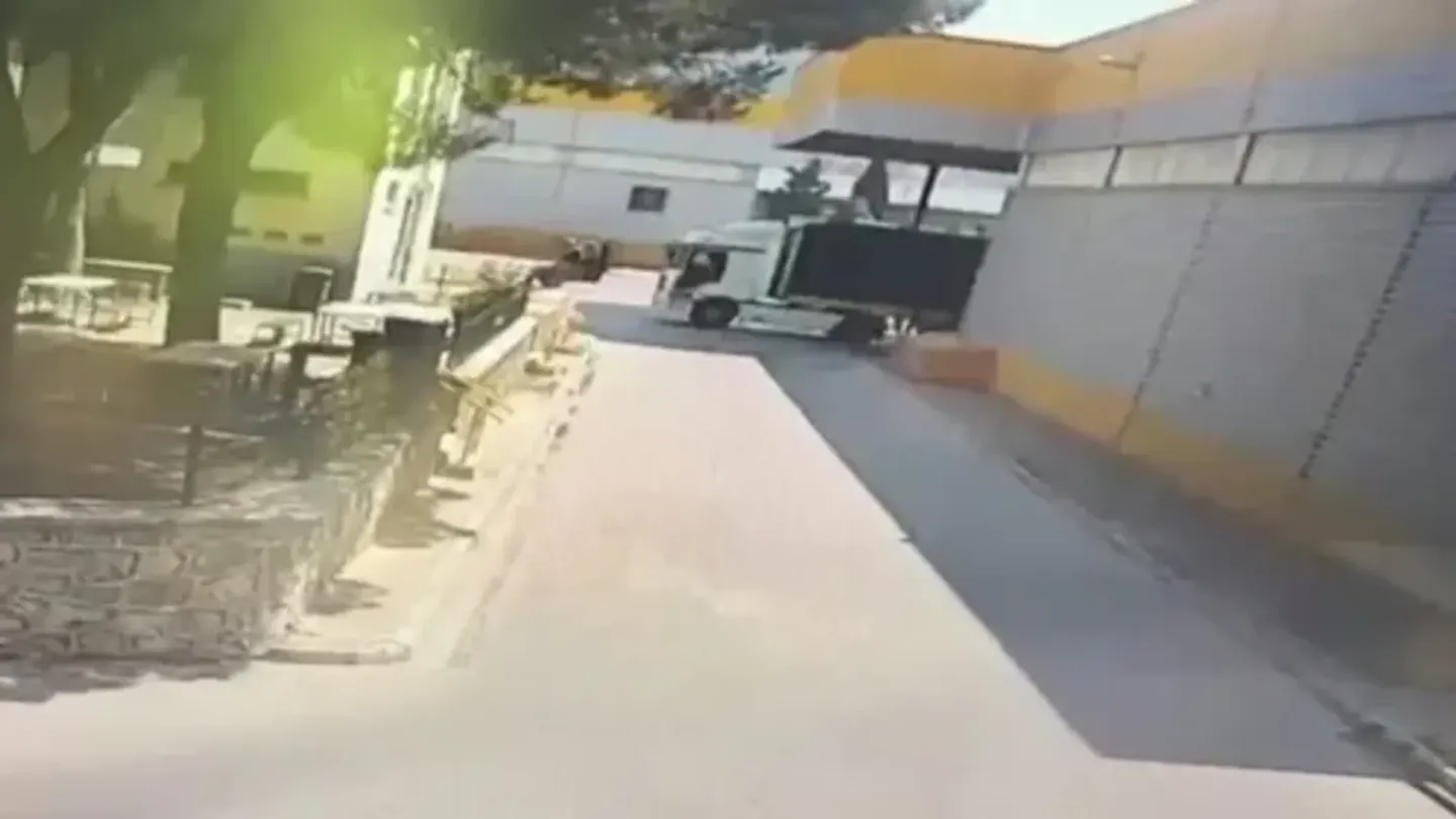 İzmir'de feci kaza! Forklift ile tır çarpıştı: Korkunç kazanın görüntüleri ortaya çıktı