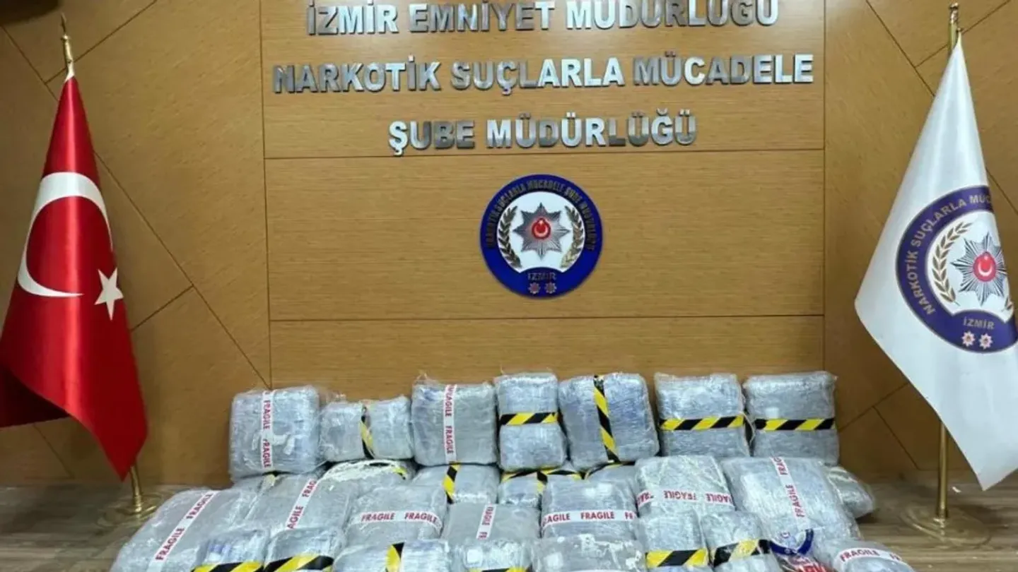 İzmir’de Uyuşturucu Alarmı! Karşıyaka’da 80 Kilo Uyuşturucu Ele Geçirildi