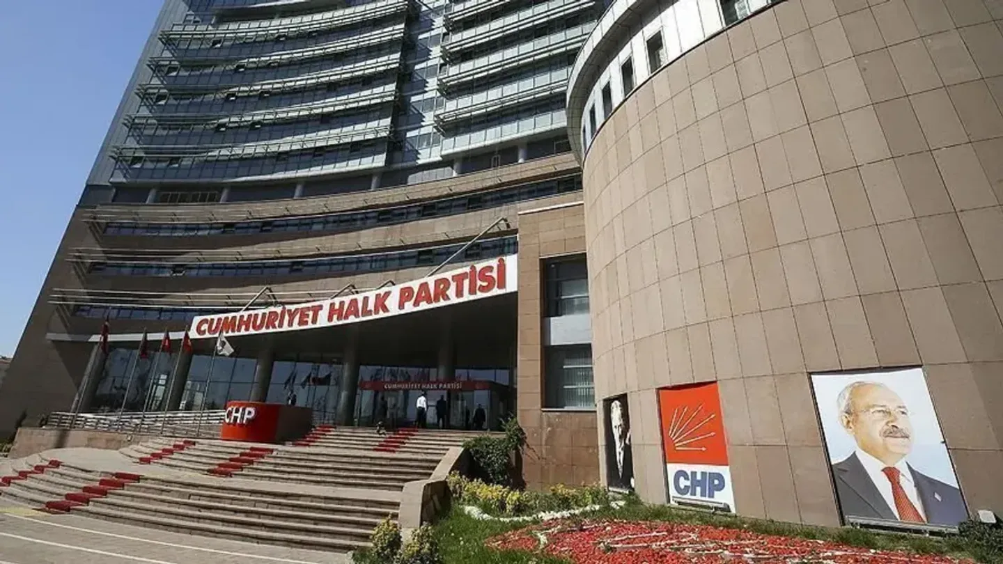 İzmir CHP’de büyük arınma