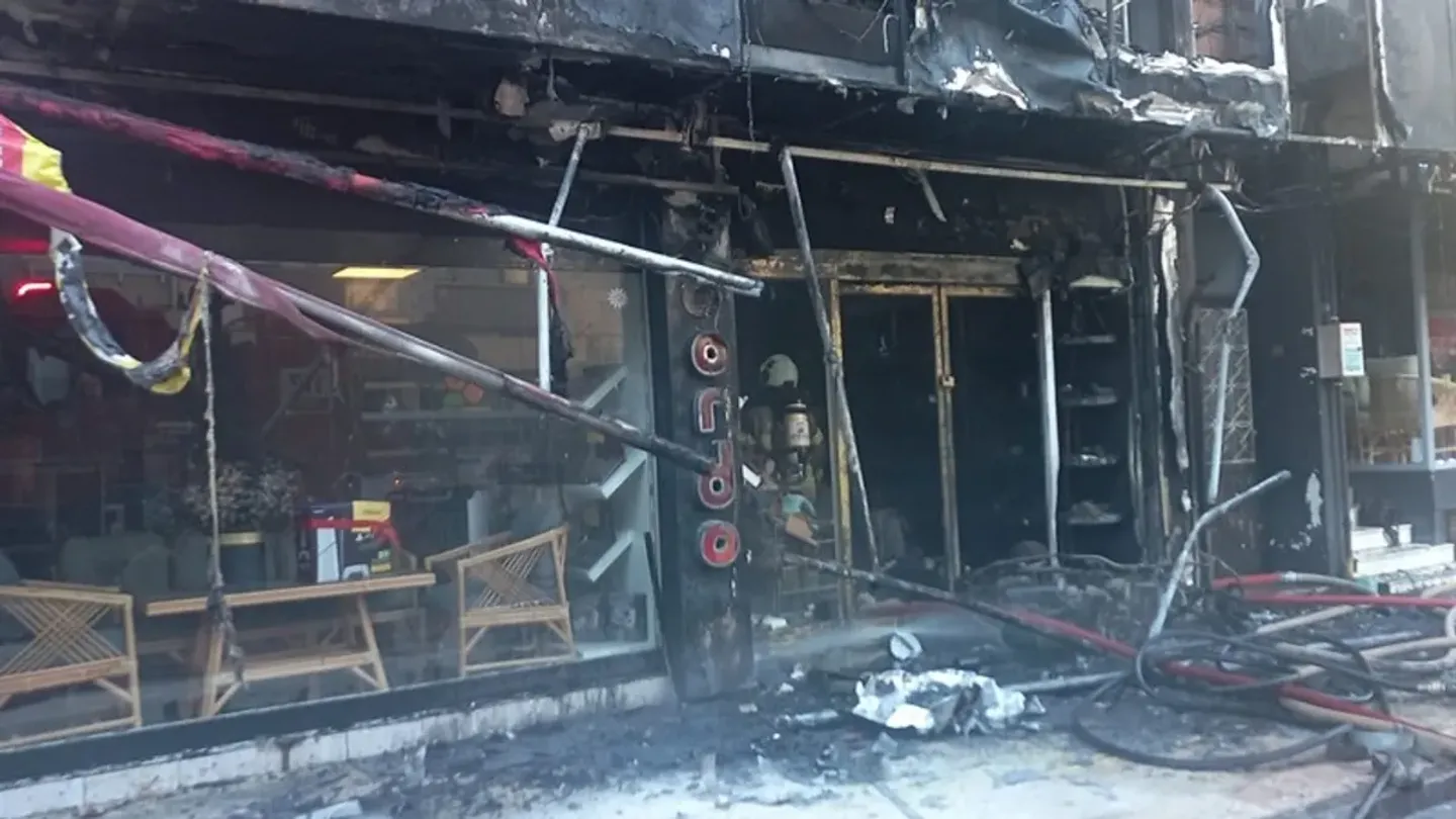 İzmir'de mahalleyi ayağa kaldıran yangın! Kundaklama iddiasıyla gözaltı var