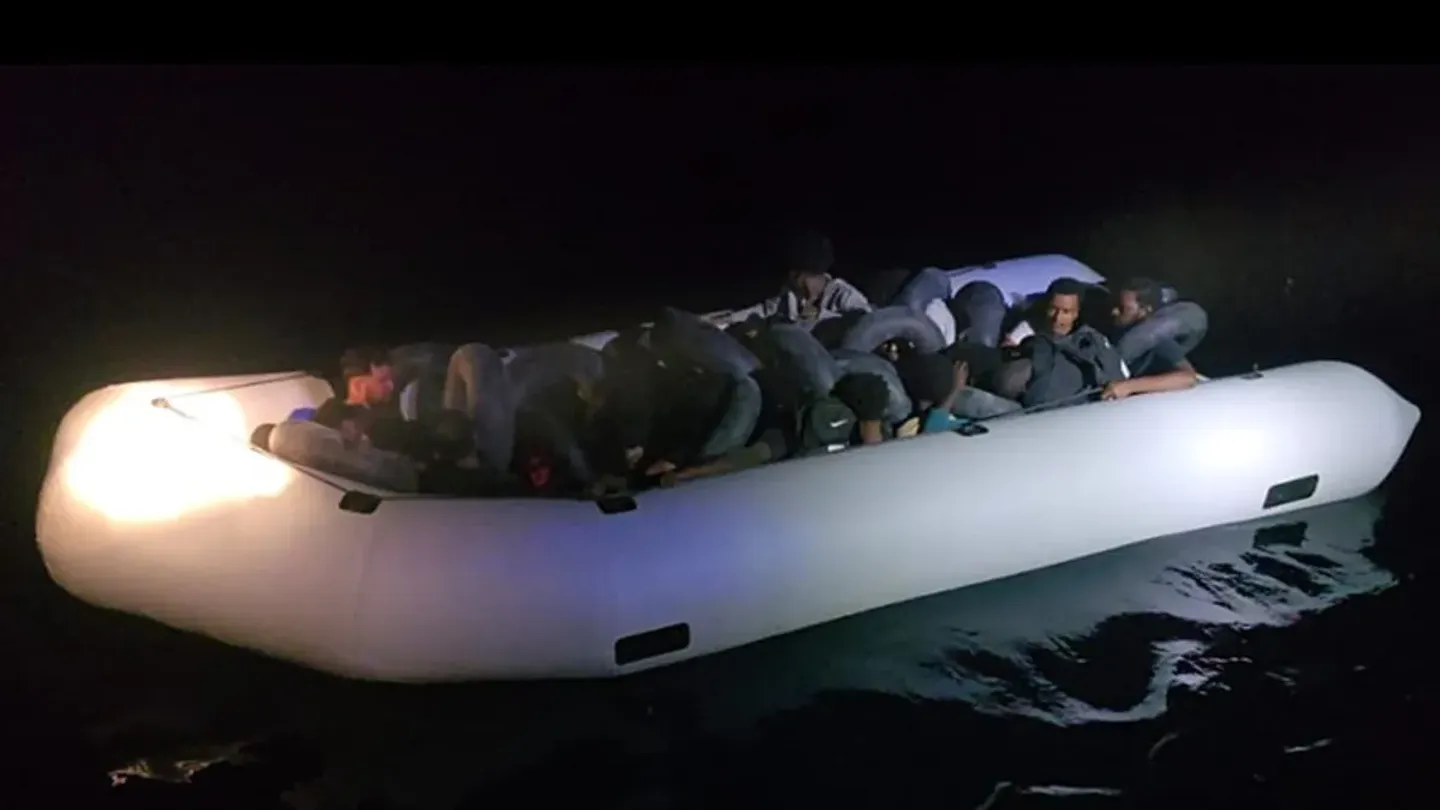 Ege’de Düzensiz Göç Operasyonu: İzmir Açıklarında 31 Düzensiz Göçmen Yakalandı!