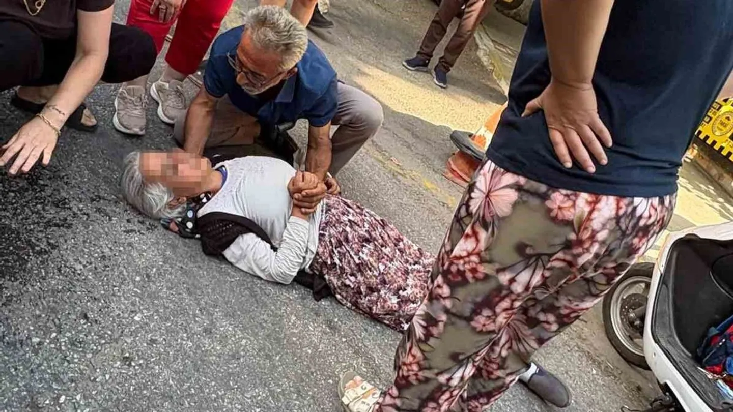 Bayındır'da motosiklet yayaya çarptı: Bir kadın yaralandı