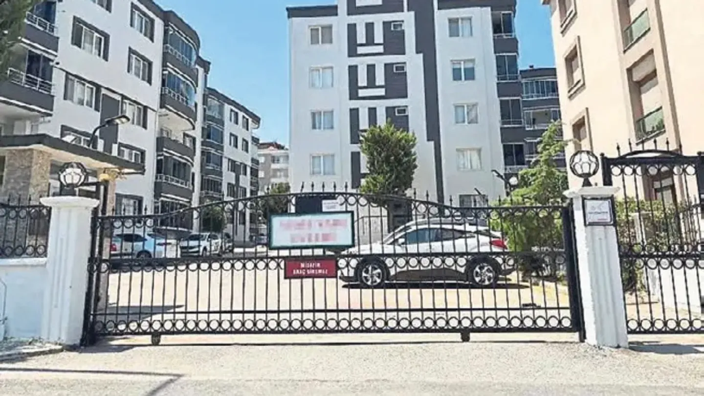 11 yaşındaki çocuğun kolu otomatik kapıya sıkıştı