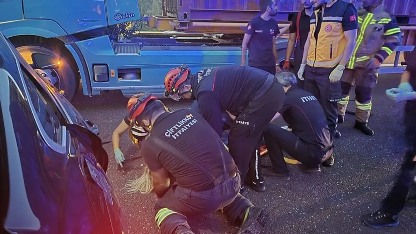 İstanbul-İzmir Otoyolu’nda zincirleme kaza: 7 araç birbirine girdi, 11 yaralı