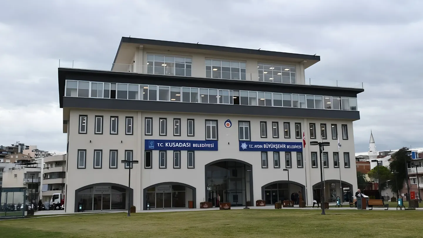 Kuşadası Belediyesi'ne Üçüncü Dalga Operasyon! 15 Şüpheli Gözaltında