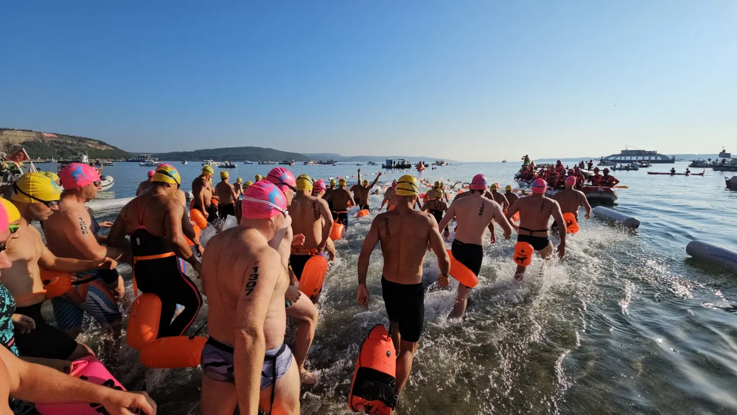 Çanakkale Boğazı’nda Zafer Kulaçları: 1.535 Sporcu İki Kıtayı Birleştirecek