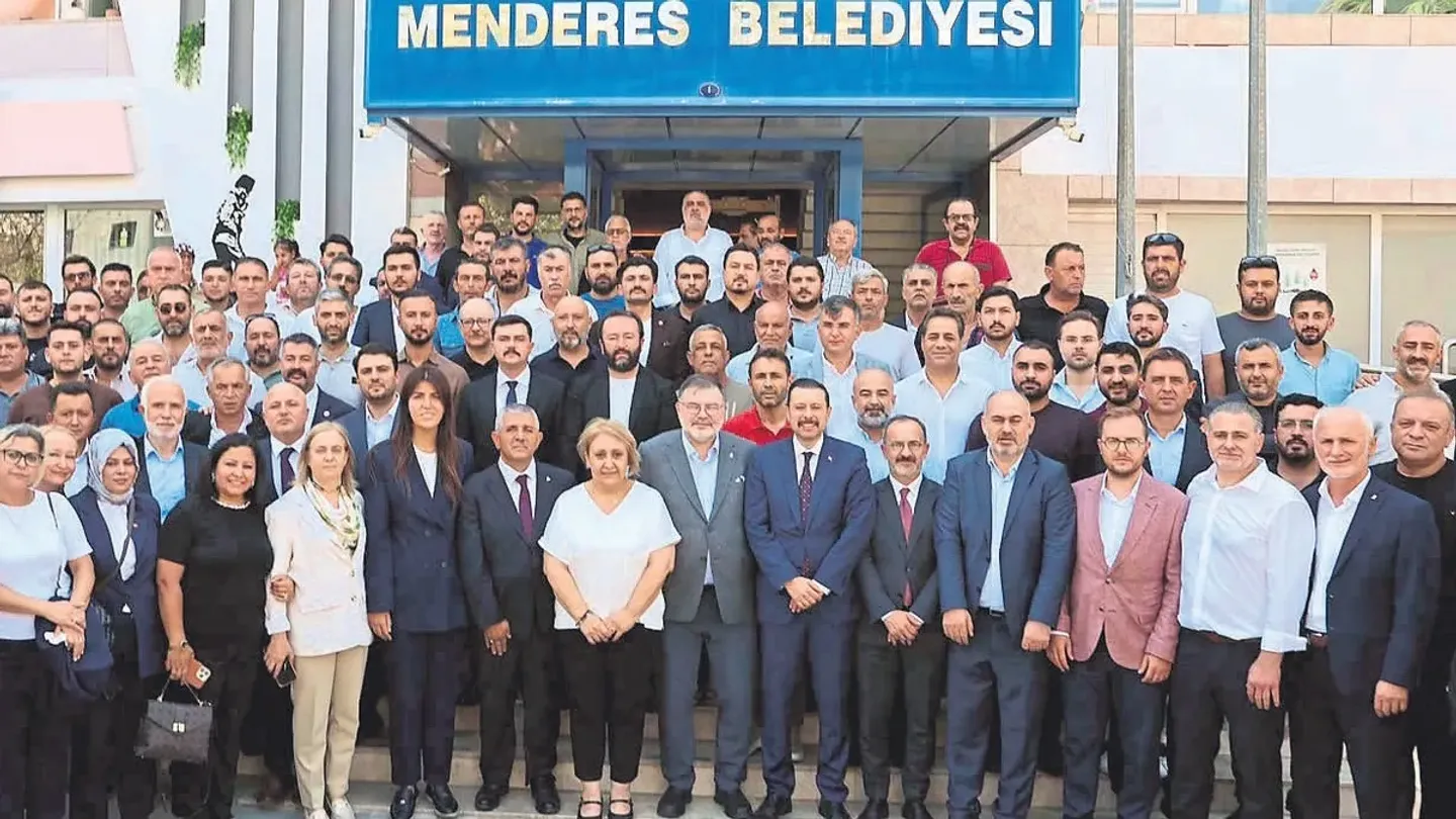 Menderes’te Başkan Vekili Seçimi Ortalığı Karıştırdı! Mecliste Yumruklu Kavga