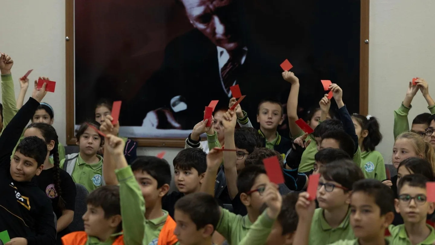 İzmir’de İklim Seferberliği Çocuklarla Büyüyor! Hedef 5 Bin Öğrenci, 20 Bin Kişiye Farkındalık