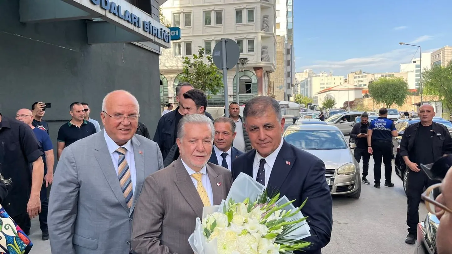 Cemil Tugay’dan İzmir İçin Dikkat Çeken Mesaj: “Bin Hayalim Var”