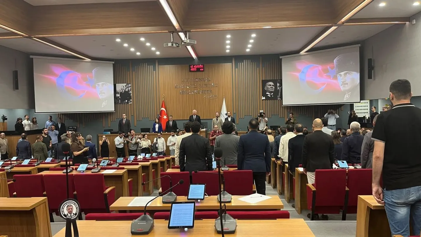İzmir Büyükşehir Meclisi’nde Siyasi Kriz! Toplantı Yapılamadı, Gözler 15 Ekim’de