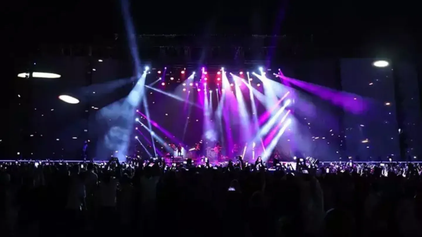 İzmir’de Eylül Hareketli Başlıyor: Konserden Tiyatroya, Sinemadan Partiye Dolu Dolu Etkinlik Takvimi
