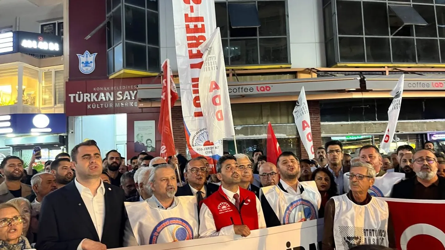 İzmir’de Cemil Tugay protestosu: “İzmir halkının iradesi siyasi pazarlıkla devredilemez”