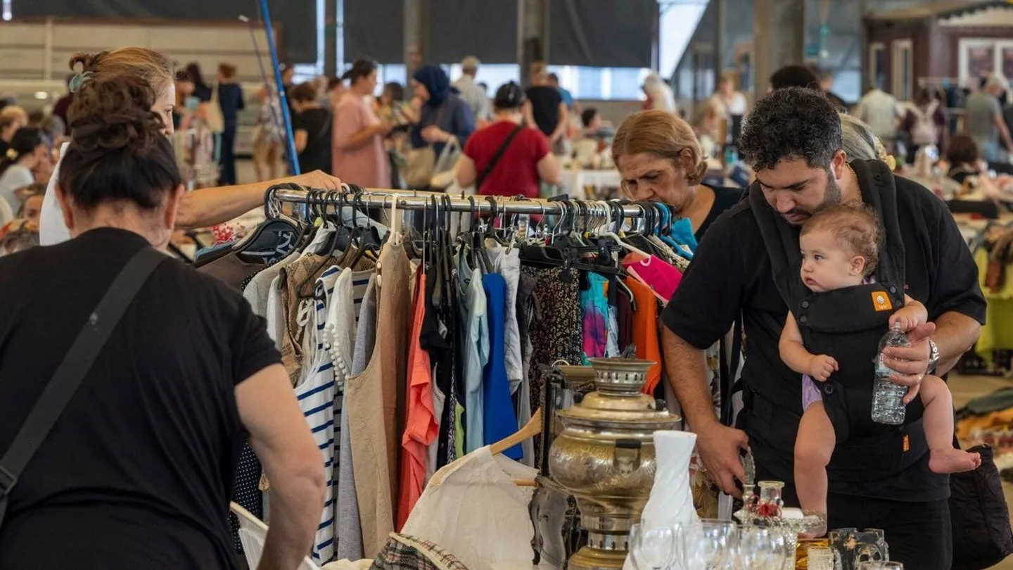 İzmir’de ikinci el pazarı bir yaşında: 4 ilçede dayanışma büyüyor