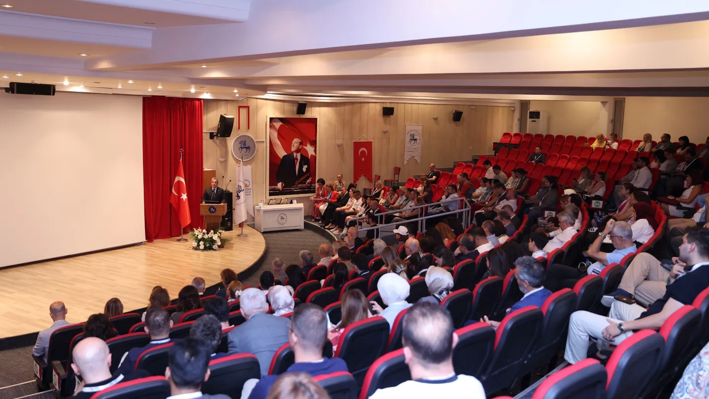 Yapay Zekâ Çağında Liderlik İzmir’de Masaya Yatırıldı: TAOM 2026 DEÜ’de Başladı
