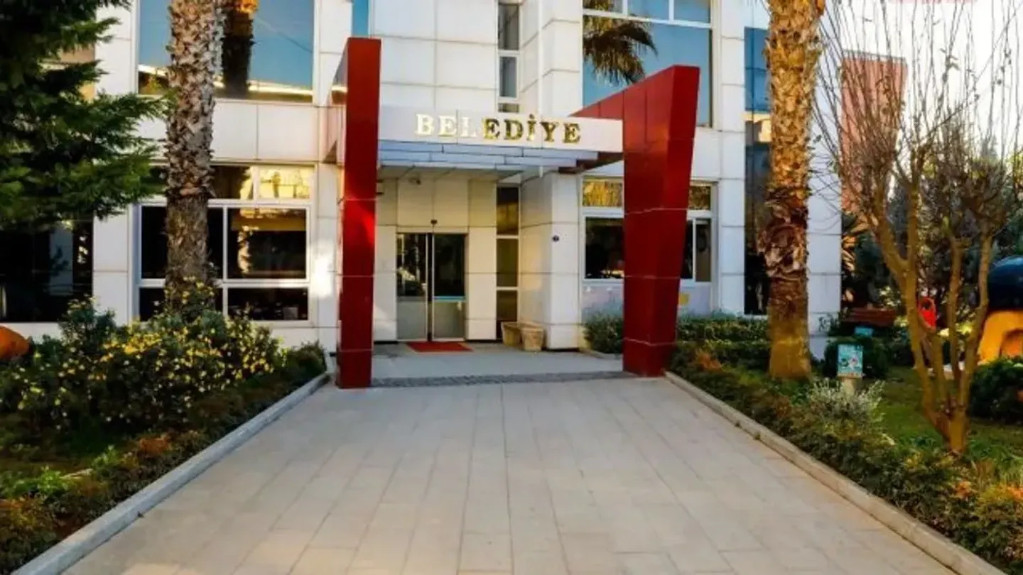 Seferihisar Belediyesi Soruşturmasında Yeni Gelişme: 2 Şüpheli Adliyede