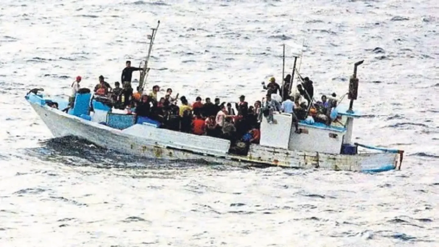 Ege Denizi açıklarında 54 göçmen yakalandı