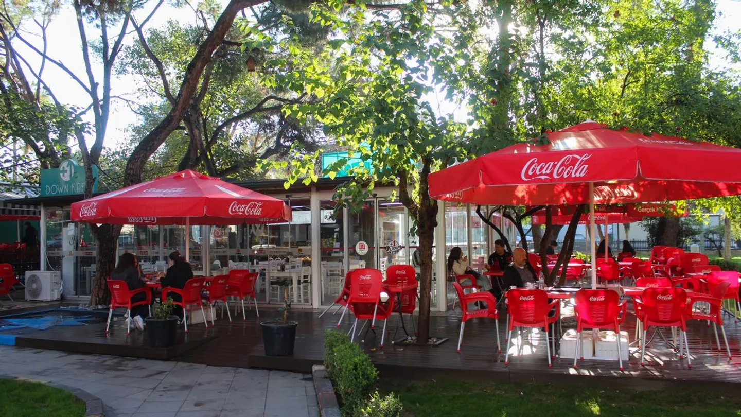 Bornova’da +1 Down Kafe Yeniden Açıldı! Artık Tamamen Engelsiz
