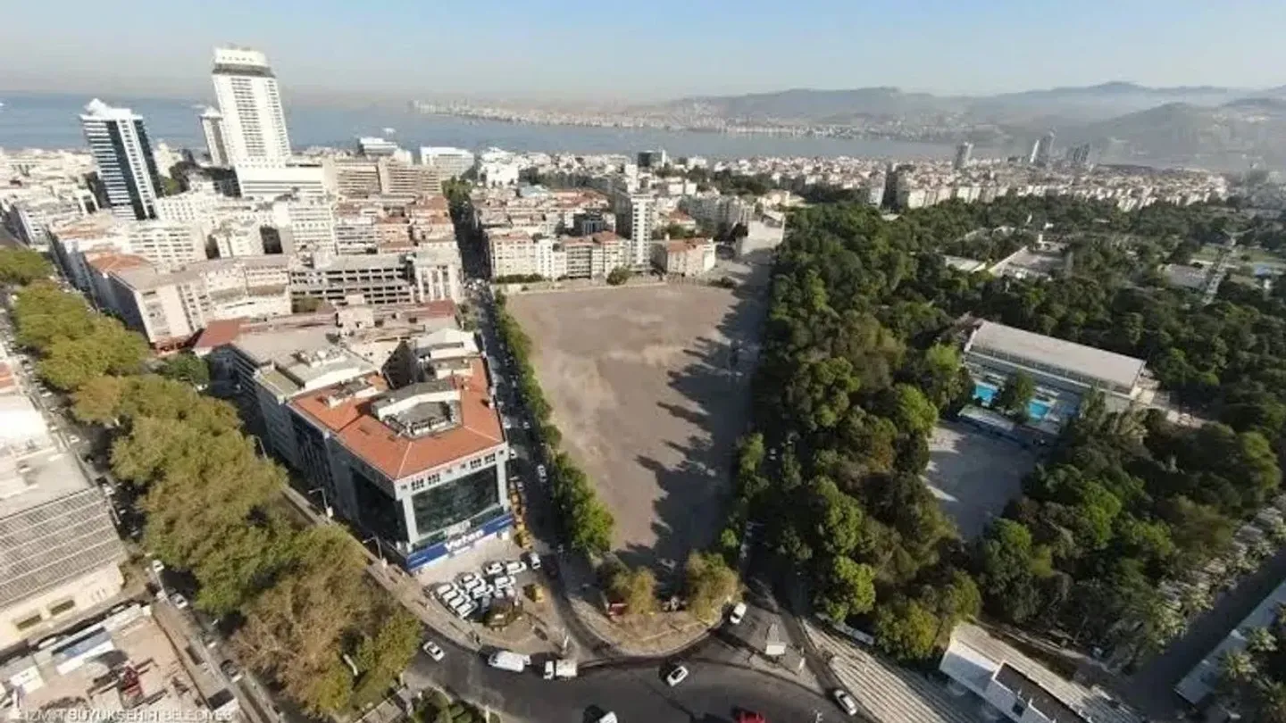 İzmir’in Yıllardır Çözülemeyen Basmane Çukuru 75 Milyon Dolara Satışta! İhale Tarihi Açıklandı