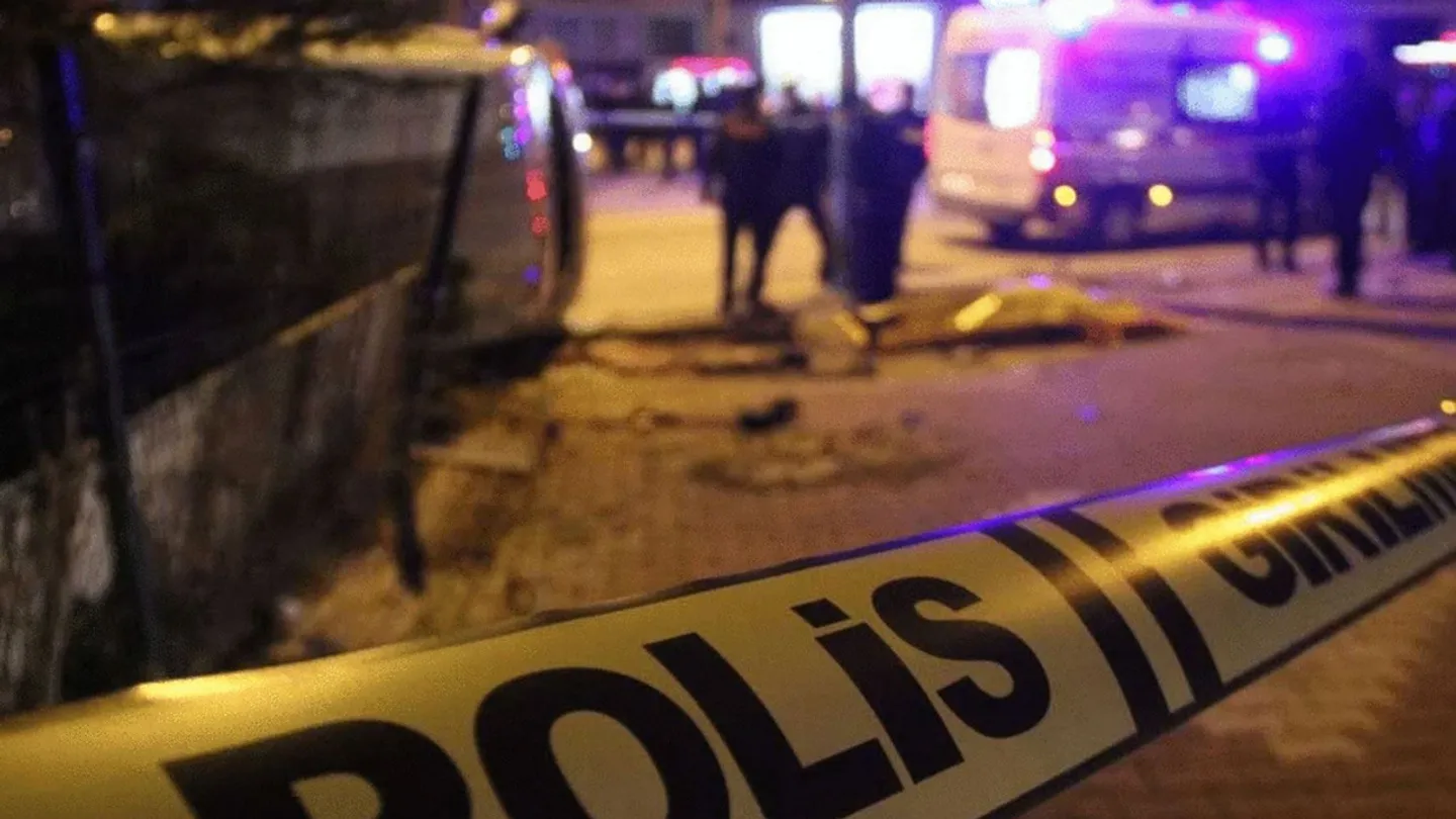 Konak’ta Aile Kavgası Kanlı Bitti: Damat ve Kayınpeder Yaralandı