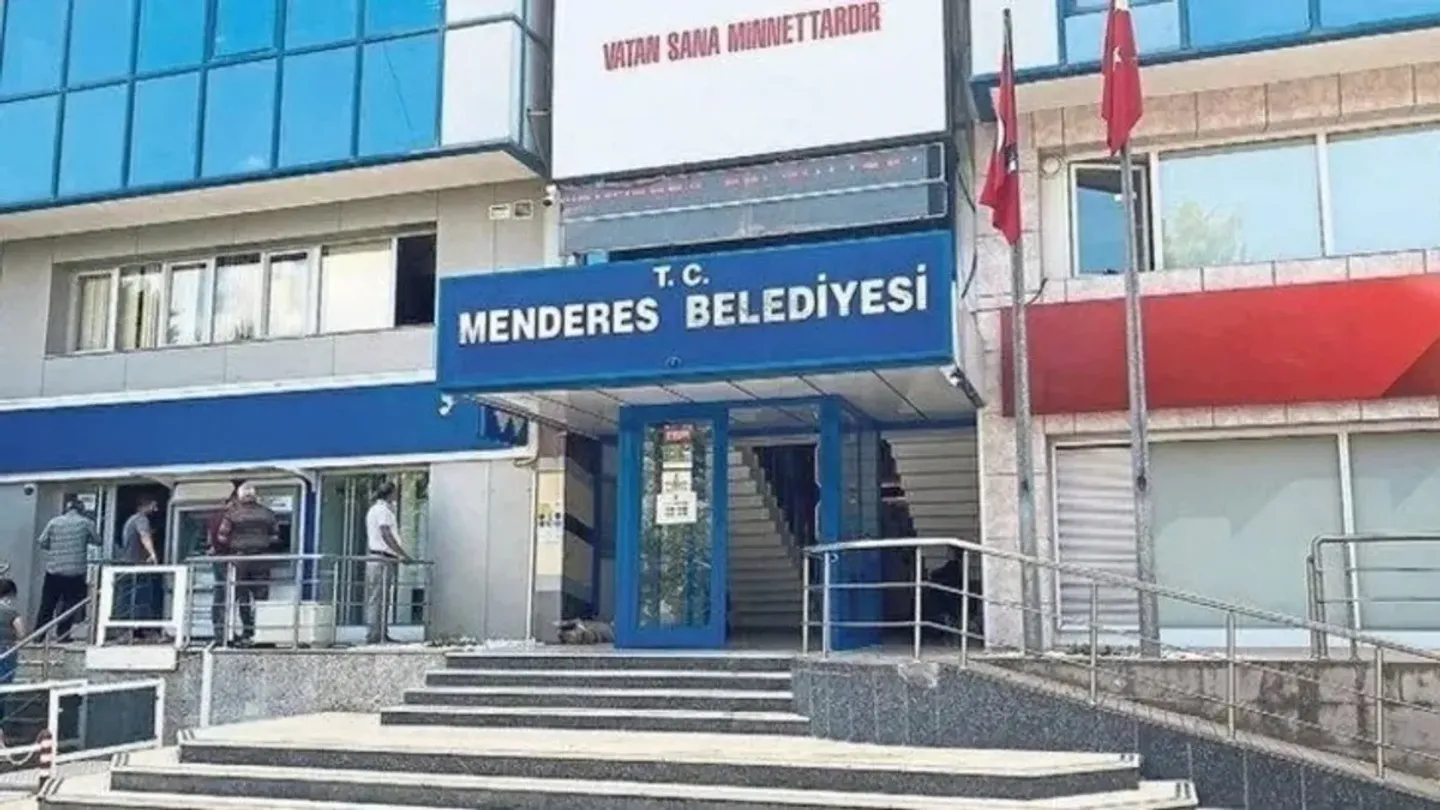 Menderes Belediyesi’ne Şafak Operasyonu: Başkan İlkay Çiçek Gözaltında