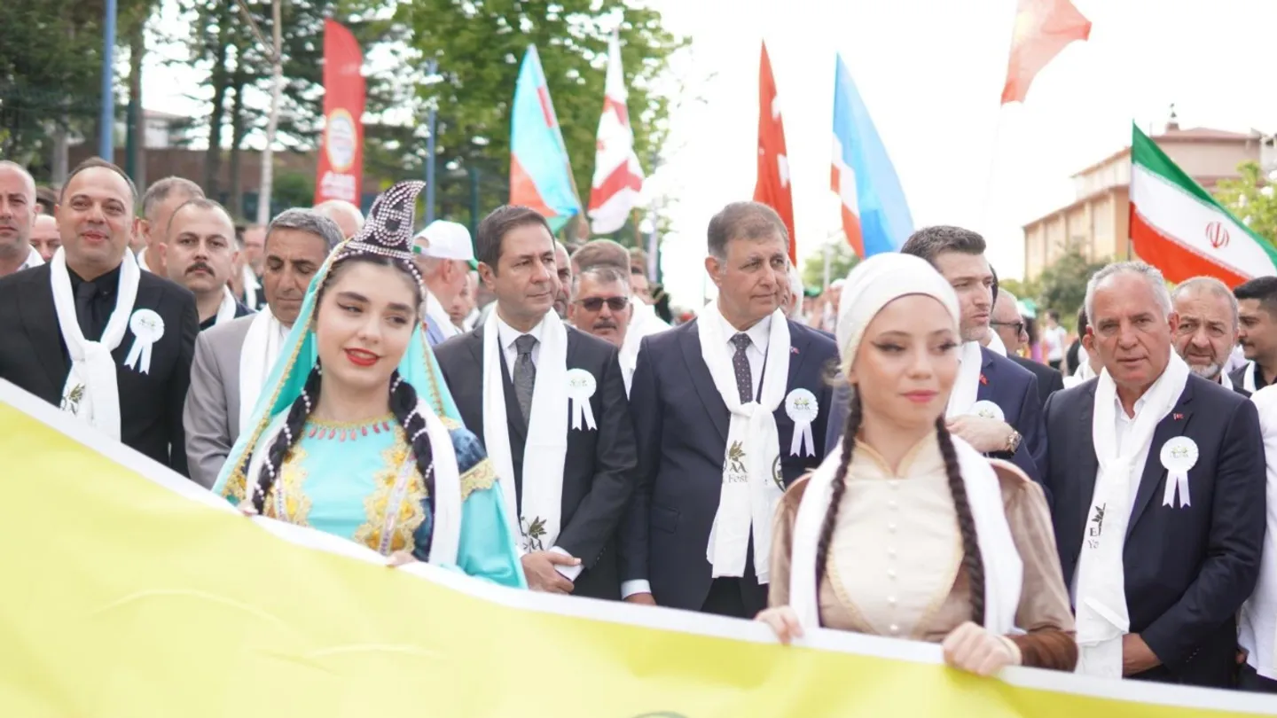 Başkan Tugay, Erbaa Yaprak Festivali'ne katıldı: Dostluk köprüsü büyüsün