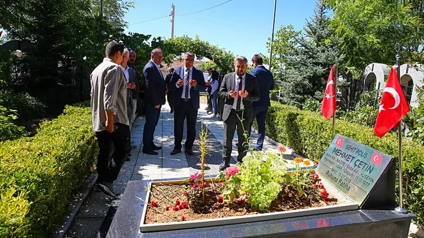 İzmir ve Ege Bölgesi'nde Şehitlere Vefa: Kadifekale'de Duygu Dolu 15 Temmuz Anması