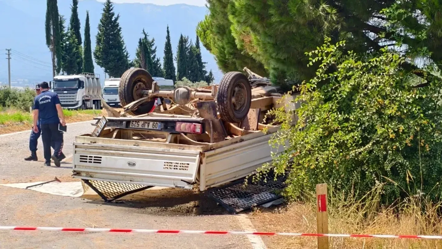 Aydın’da Feci Kaza: Karşı Şeride Geçen Kamyonet Devrildi, 3 Kişi Hayatını Kaybetti