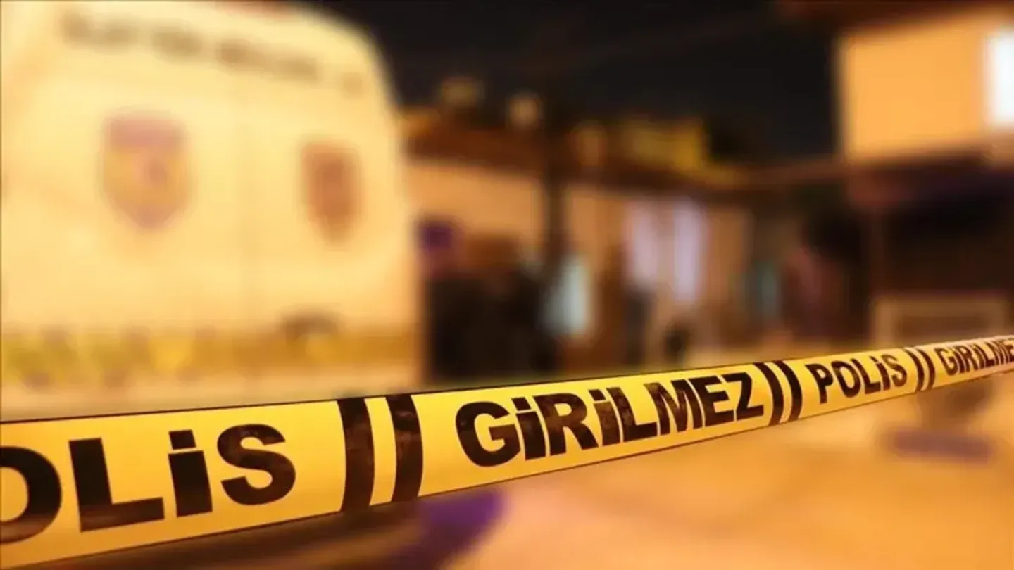 Tire’de zincirleme kaza: Süt kamyonu dere yatağına devrildi, 2 kişi yaralandı
