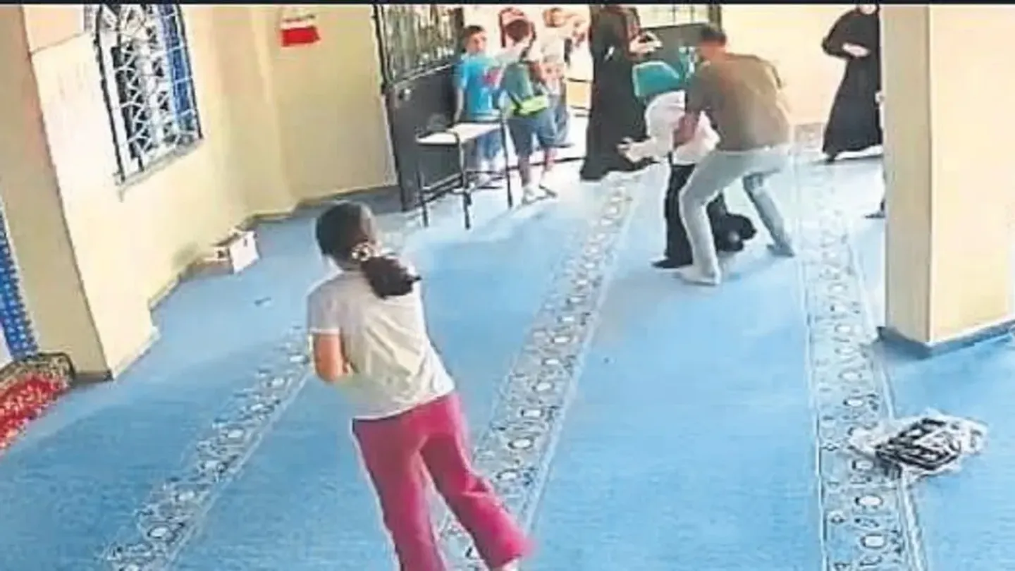 Karabağlar’da Nefes Kesen Anlar! İmam, Heimlich Manevrasıyla Öğrencinin Hayatını Kurtardı