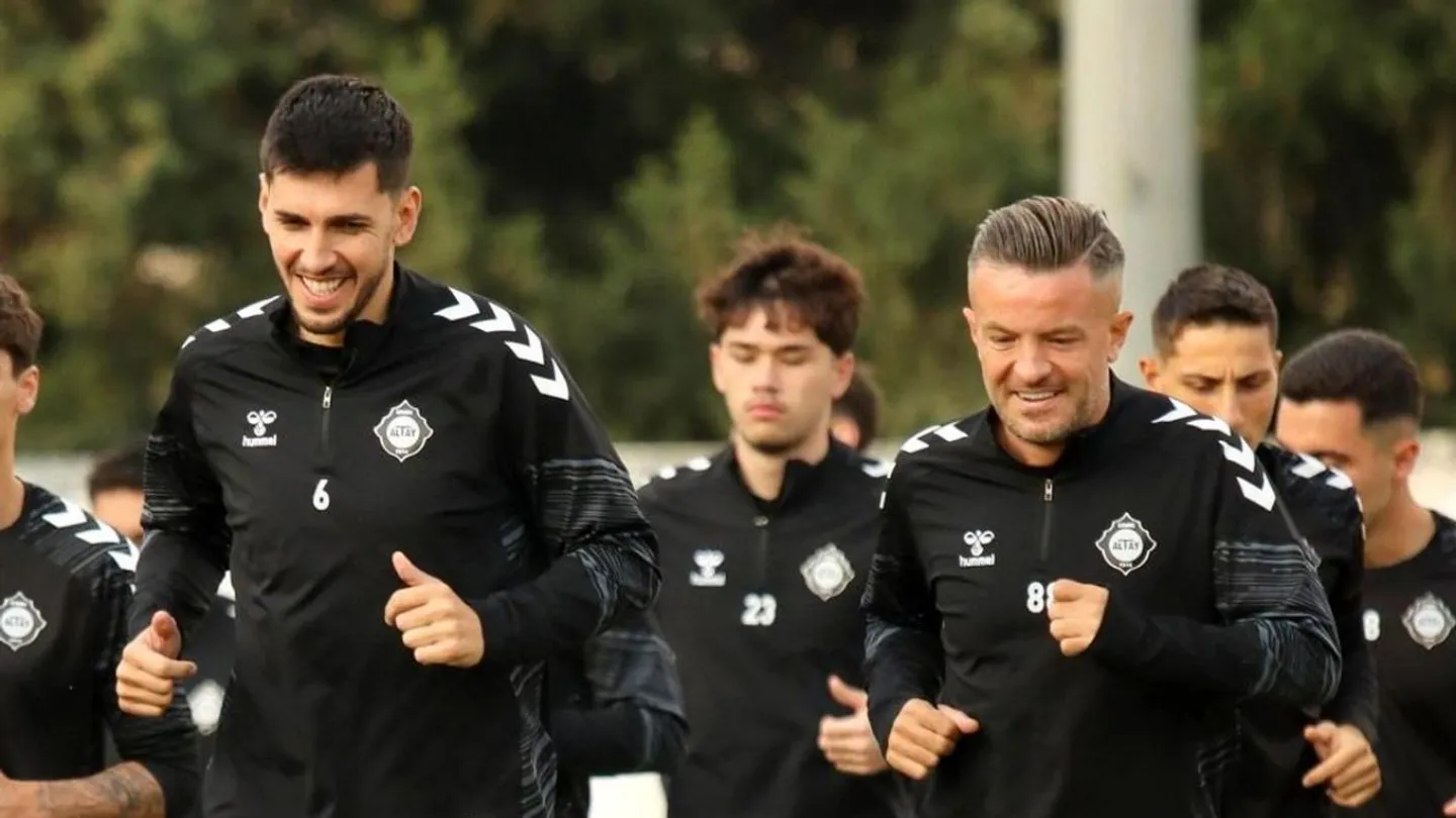 Altay’da bir dönem kapandı: Kaptanlar Özgür Özkaya ve Ceyhun Gülselam futbola veda etti