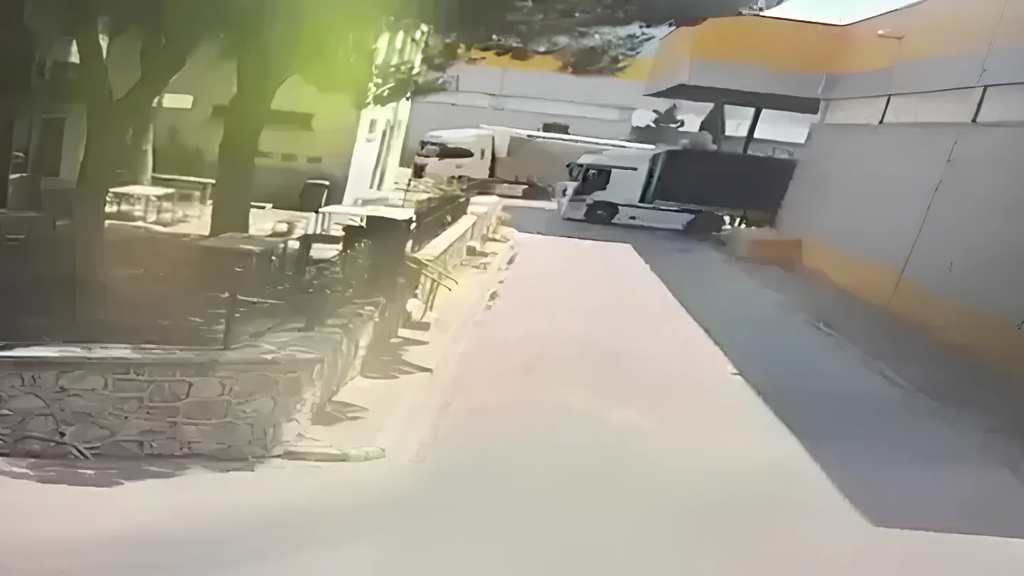 Bornova'da feci iş kazası: TIR'ın sürüklediği forkliftin operatörü hayatını kaybetti