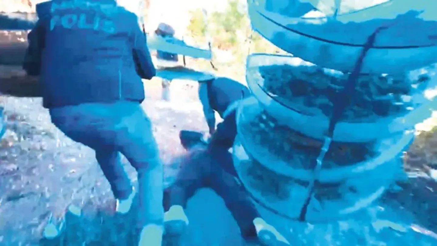 İzmir’de zehir tacirlerine operasyon: 12 gözaltı