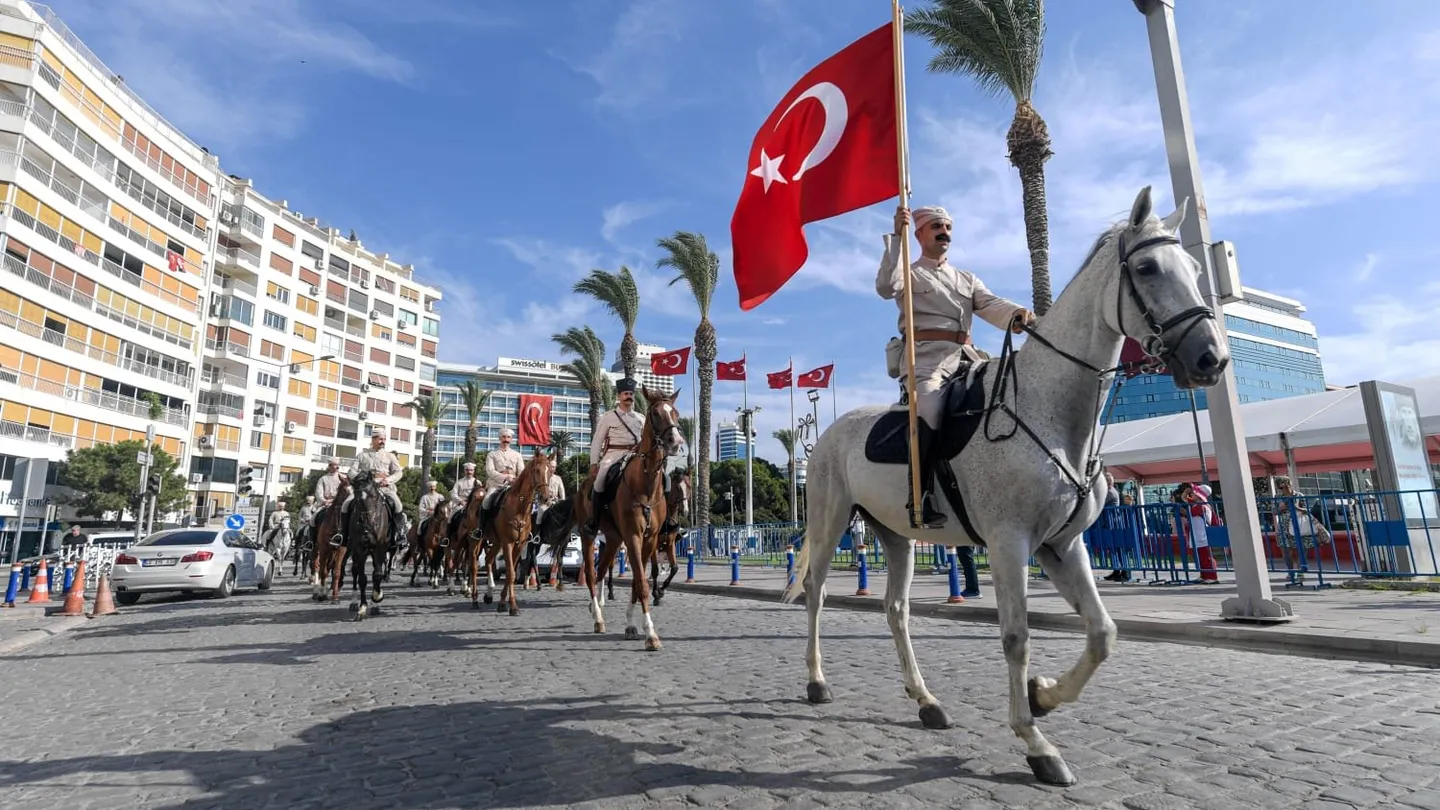 İzmir’de 9 Eylül coşkusu zirve yapacak! 350 metrelik bayrak, SOLOTÜRK ve Model konseri