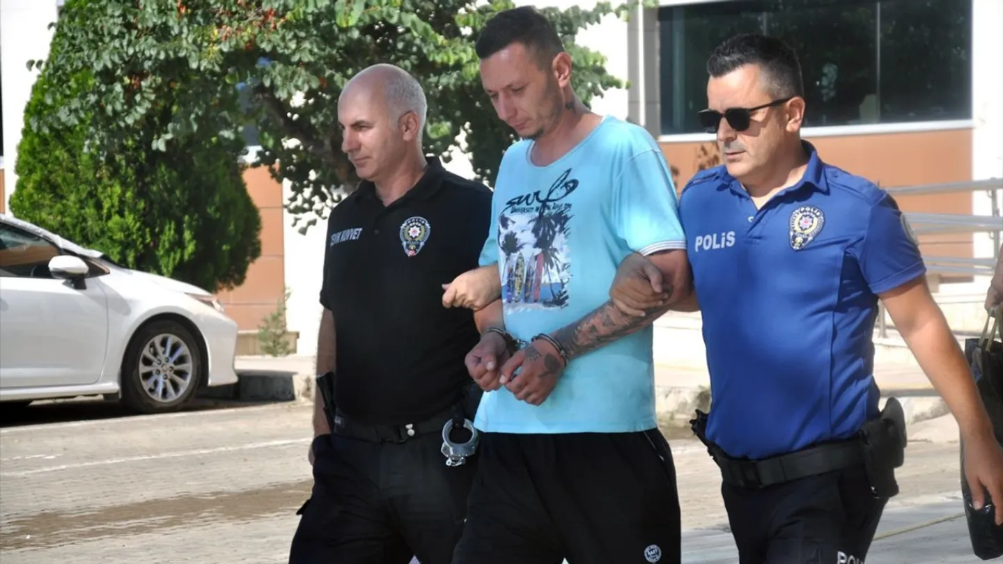 Arızalı motosiklet öfkeye dönüştü! İş yerini ateşe verdi, 6 daire zarar gördü