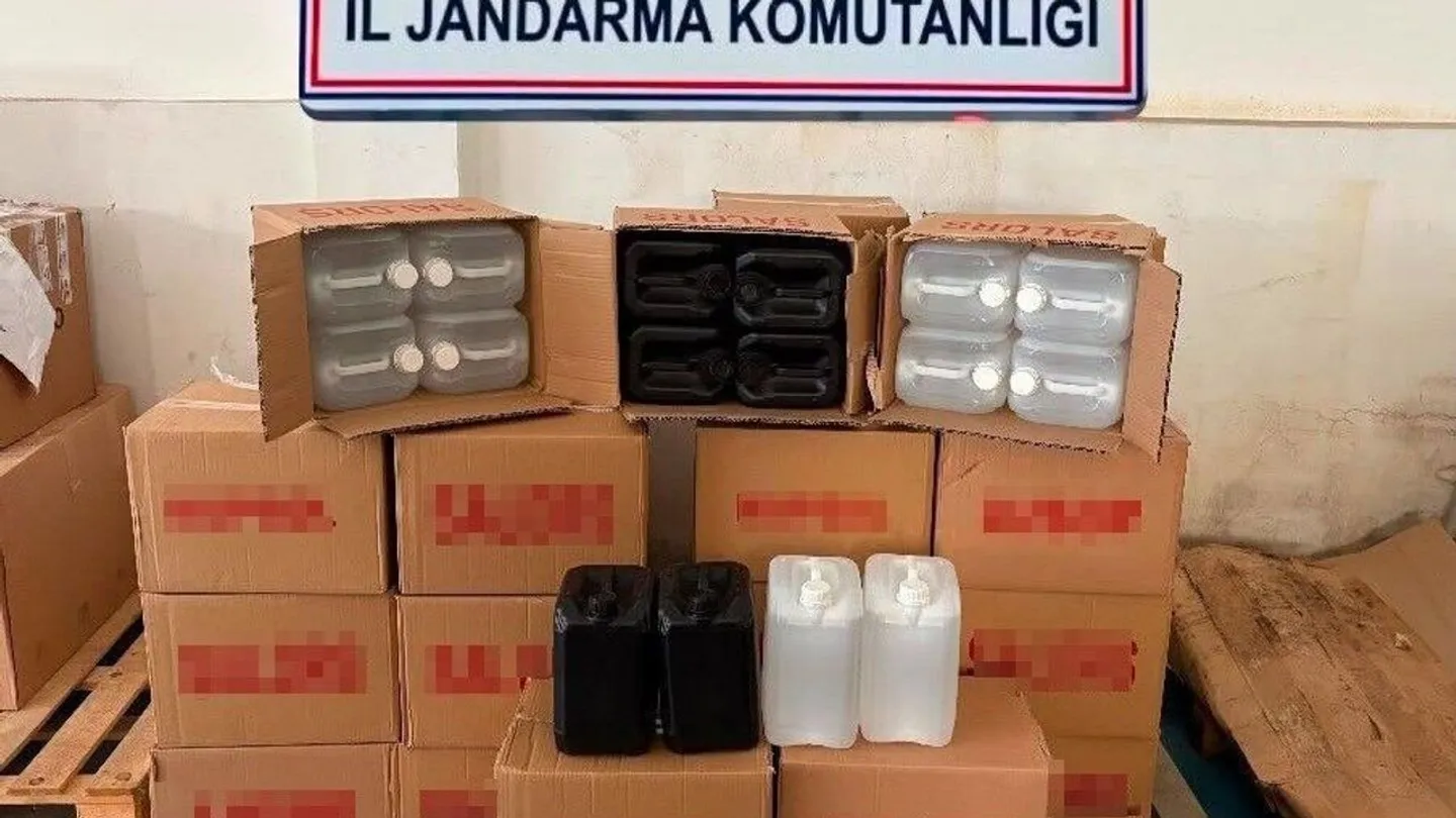İzmir’de Jandarmadan Huzur Operasyonu: 6 Bin 989 Kişi Sorgulandı, 1.085 Litre Etil Alkol Ele Geçirildi