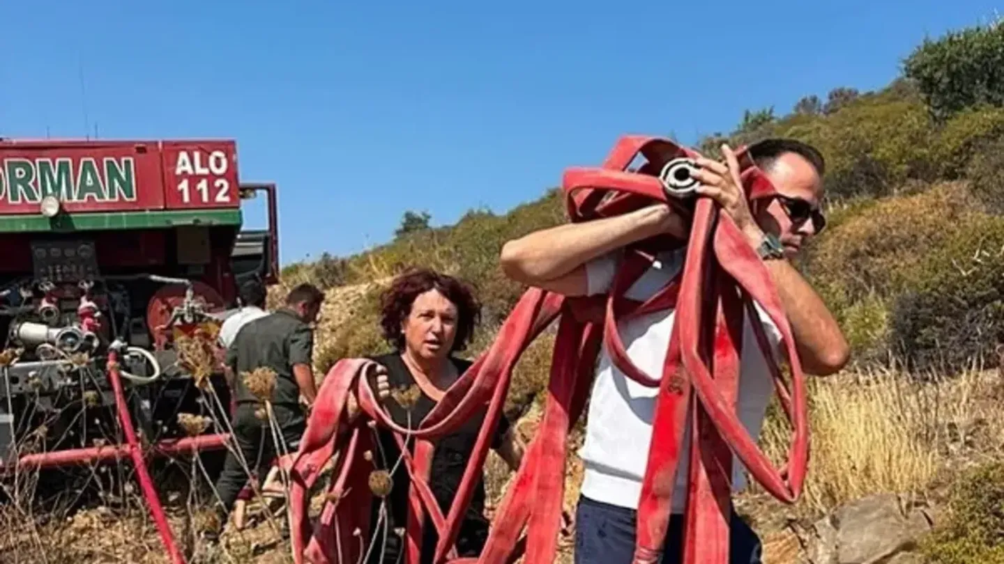 İzmir'deki CHP'li başkandan kameralara 'hortumlu' poz: Sosyal medya bu görüntüleri konuşuyor!