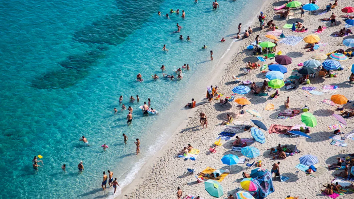 İzmir’de Serinlemek İsteyenler İçin Rota Belli: İşte Mavi Bayraklı Plajlar