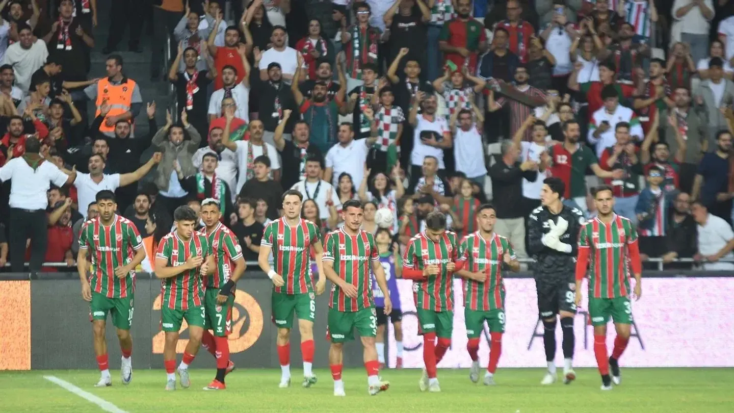 Karşıyaka’da Zafer Uysal Rüzgârı! Kaf-Kaf 3’te 3 Yaparak Play-Off Yarışına Döndü