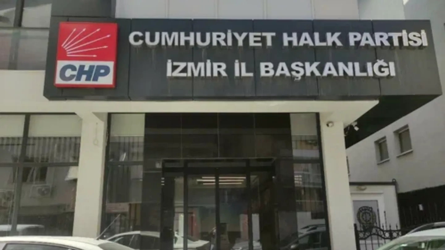 CHP İzmir'de Teşkilat Değişimi! 10 İlçeye Yeni Başkan Atandı
