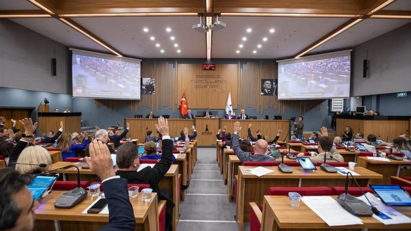 İzmir Büyükşehir Meclisi'nde Siyasi Dengeler Değişiyor! İstifa Dalgası Sonrası Yeni Dönem