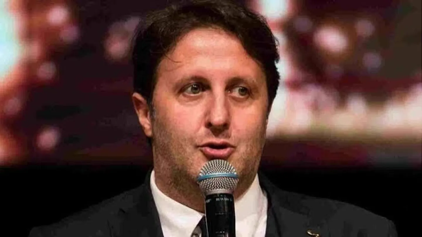 İlker Ayrık’tan Korkutan Haber: Evinde Düştü, Kaburgaları Kırıldı!