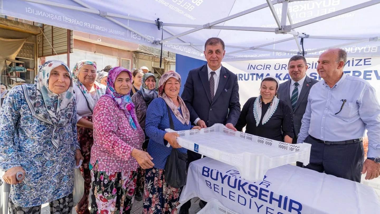 İzmir’de İncir Üreticisine Büyükşehir Desteği: 10 Bin Kerevet Dağıtılıyor