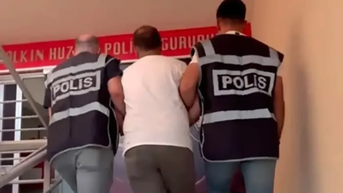 İzmir'de nefes kesen operasyon! 25 yıl 6 ay hapis cezası bulunan firari yakalandı
