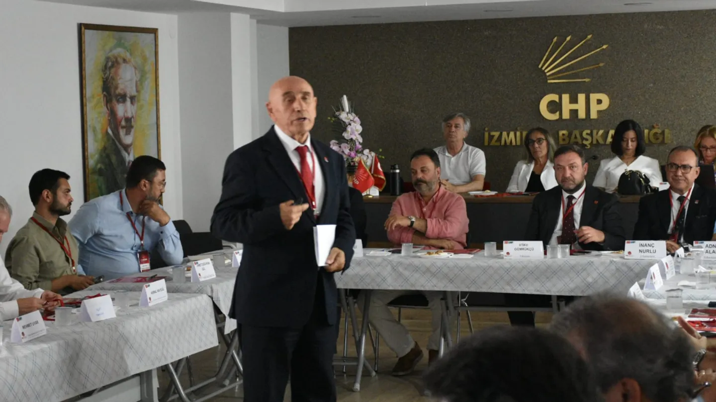CHP Parti Okulu İzmir’de yöneticileri eğitti: Program tutuklu eski Başkan Tunç Soyer’e ithaf edildi