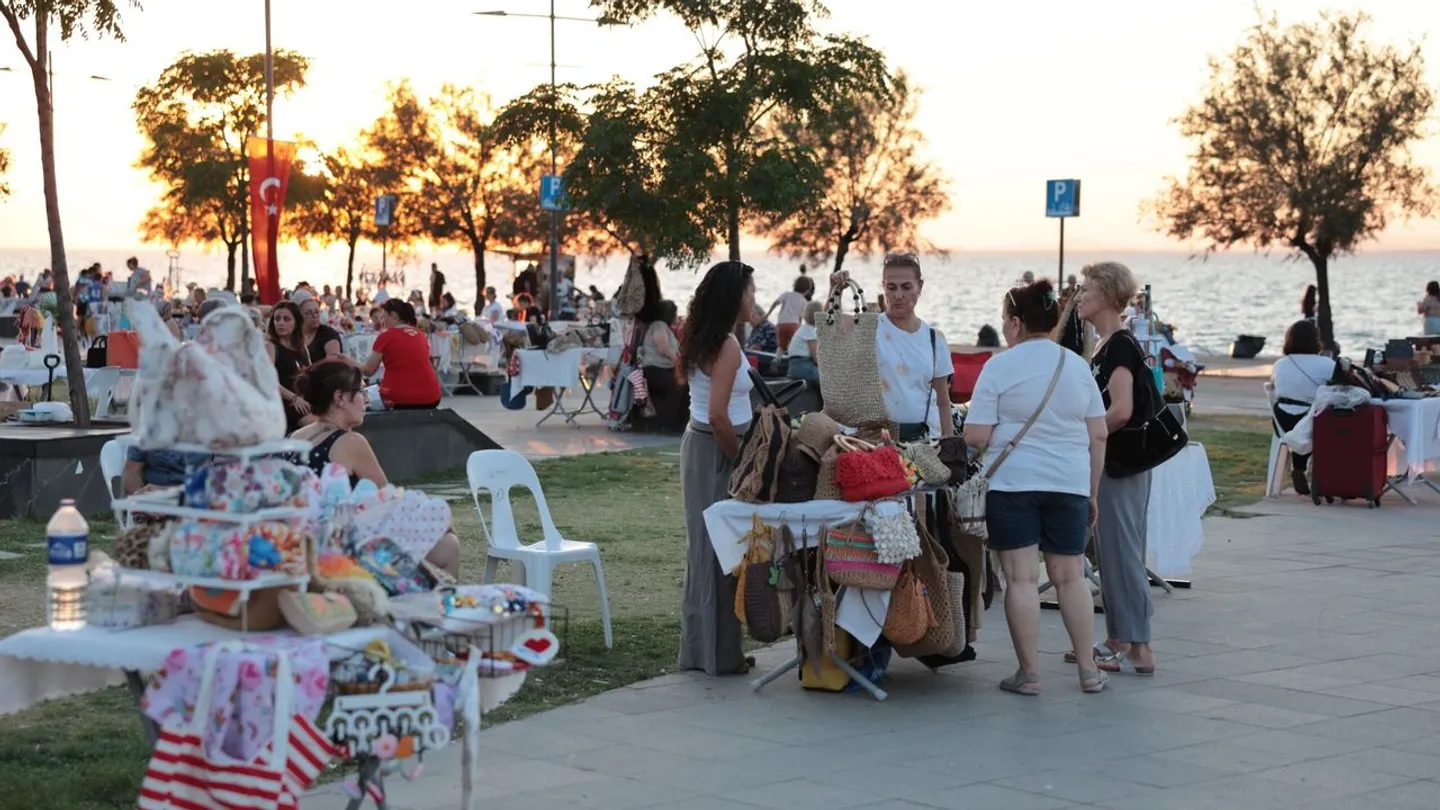 Konak'ta kadın emeği kazanca dönüşüyor! Gece Kermesi'nde stant sayısı 150'ye ulaştı