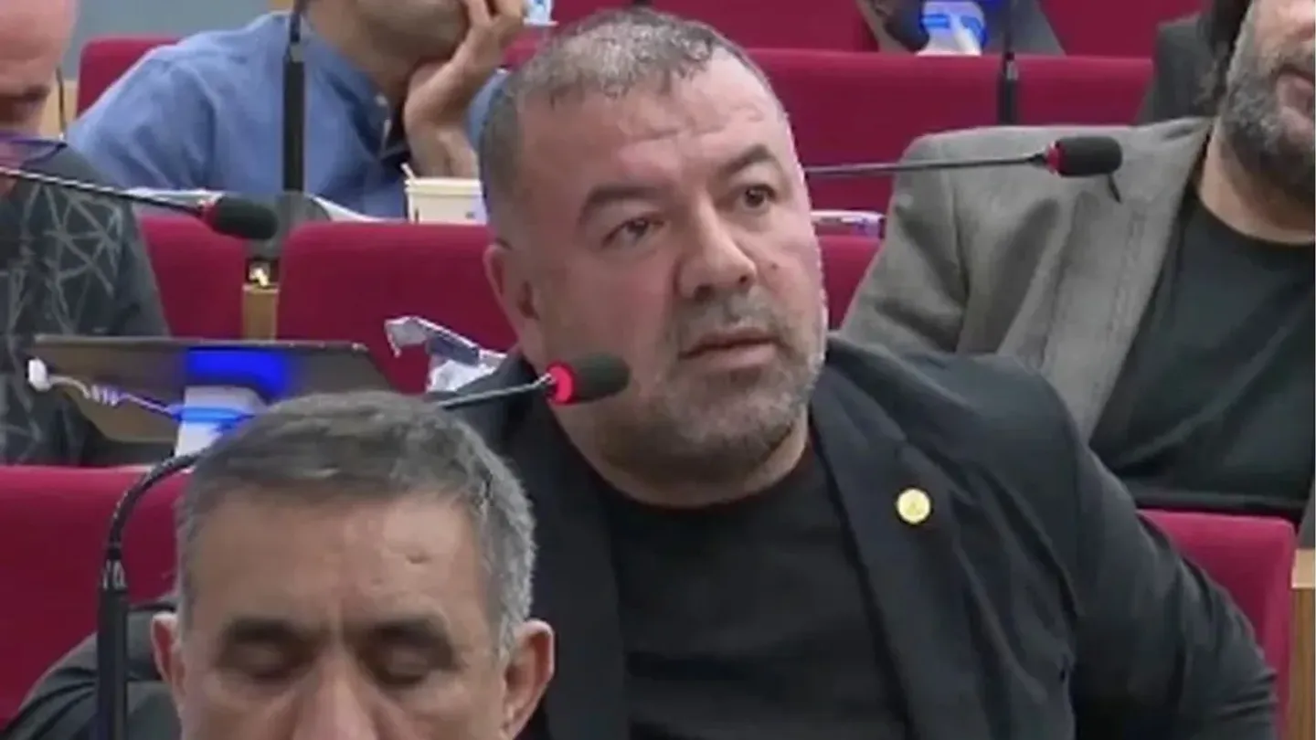 İzmir Büyükşehir Meclisi'nde Başkan Tugay'a 'bağımsız' göndermesi!
