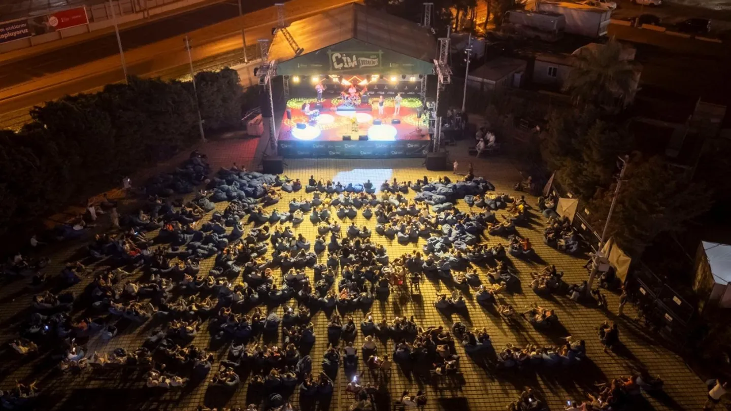 İzmir’de Eğlence Takvimi Doldu Taştı! 17-23 Ağustos’ta Konserden Partiye Dopdolu Program