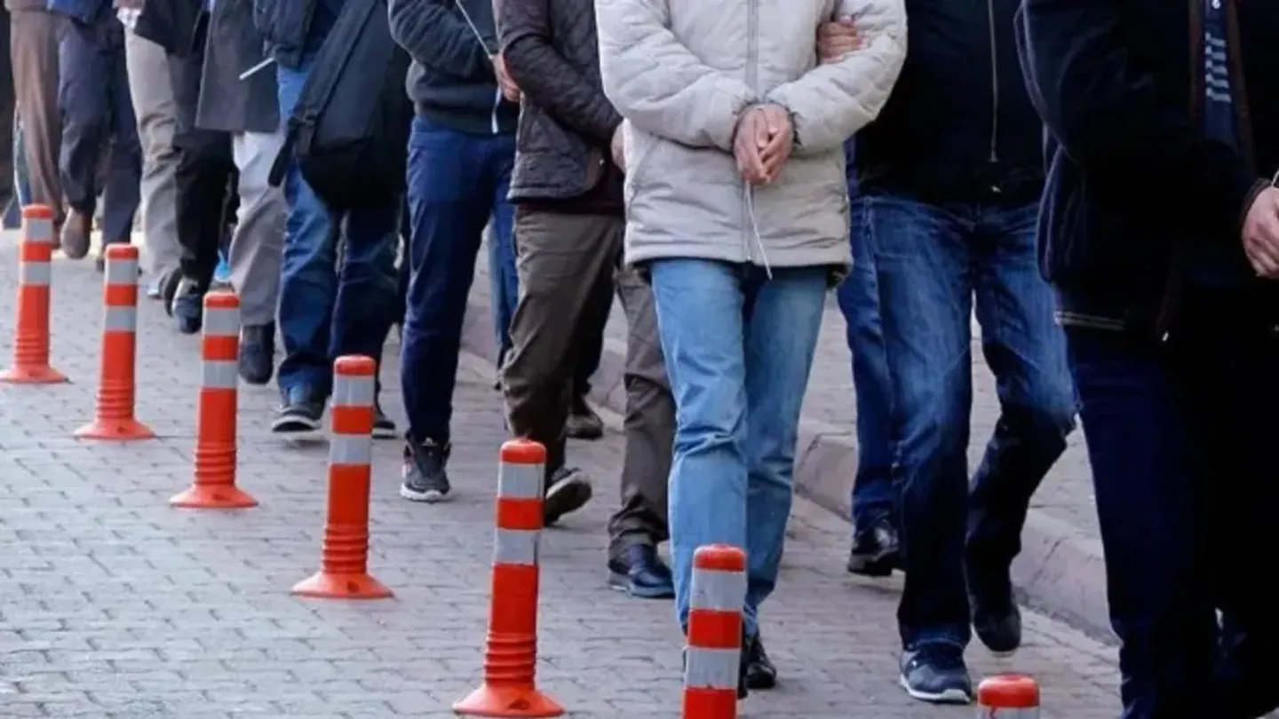 İzmir'de FETÖ soruşturması: Son 10 yılında 8 bin 883 şüpheli tutuklandı