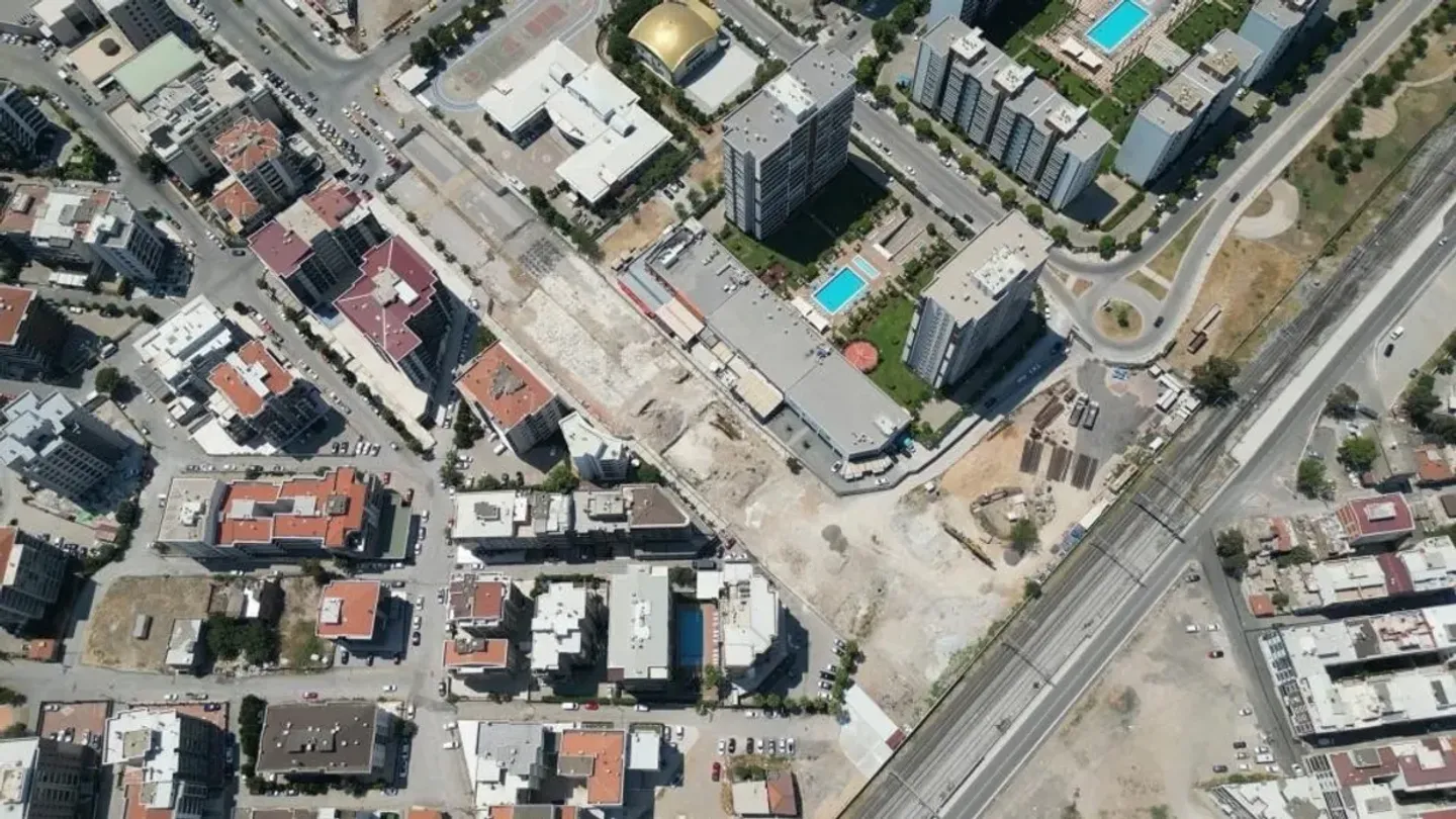 AK Parti'den Mavişehir-Şemikler Üst Geçidi tepkisi: "İzmir'in zamanı ve kaynakları heba ediliyor"