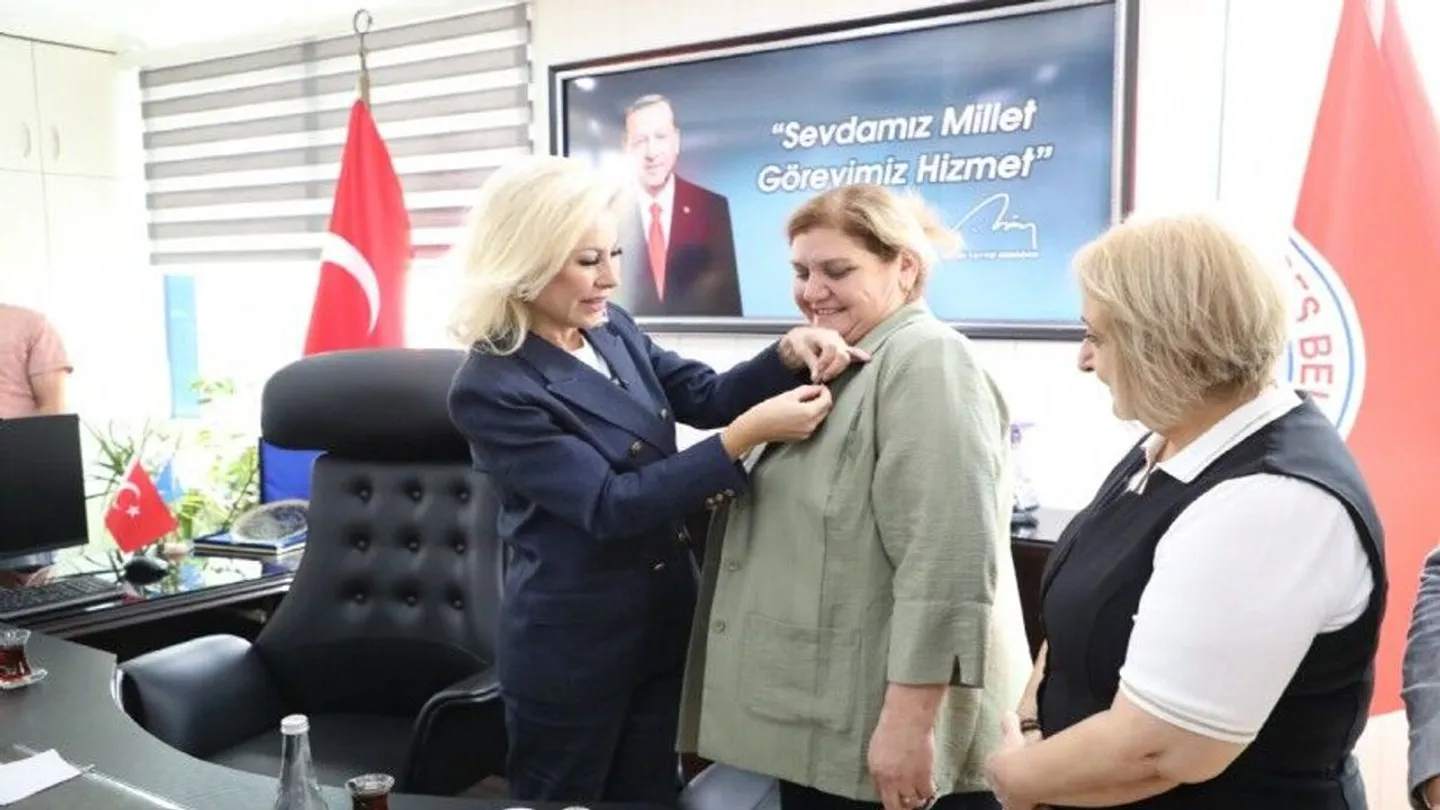 Menderes Belediye Meclisi’nde Dikkat Çeken Değişim: Fisun Demir AK Parti’ye Geçti
